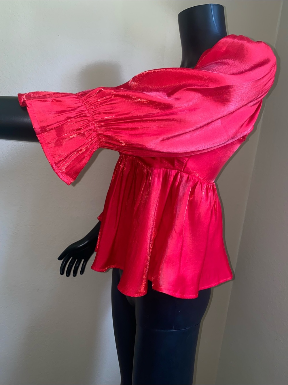 entro Red Peasant Blouse with Smocked Shoulders - Picture 4 of 11